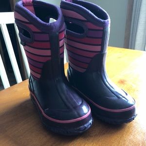Kids bogs size 8